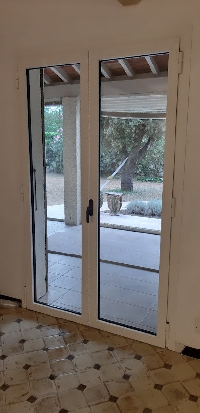 CEMA : Menuiseries Aluminium Acier et PVC sur mesure, Magasin de Fenêtres à Nîmes